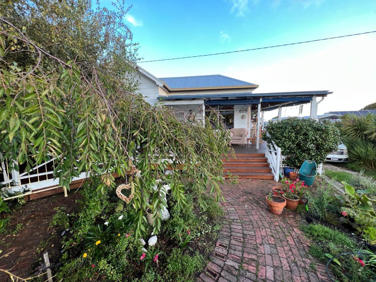 Ivy May Cottage Lakes Entrance Exterior photo